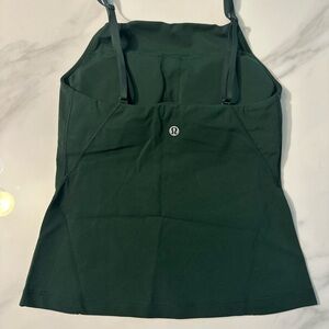 Lululemon Green Fitted Camisole with V-Neck and Spaghetti Straps